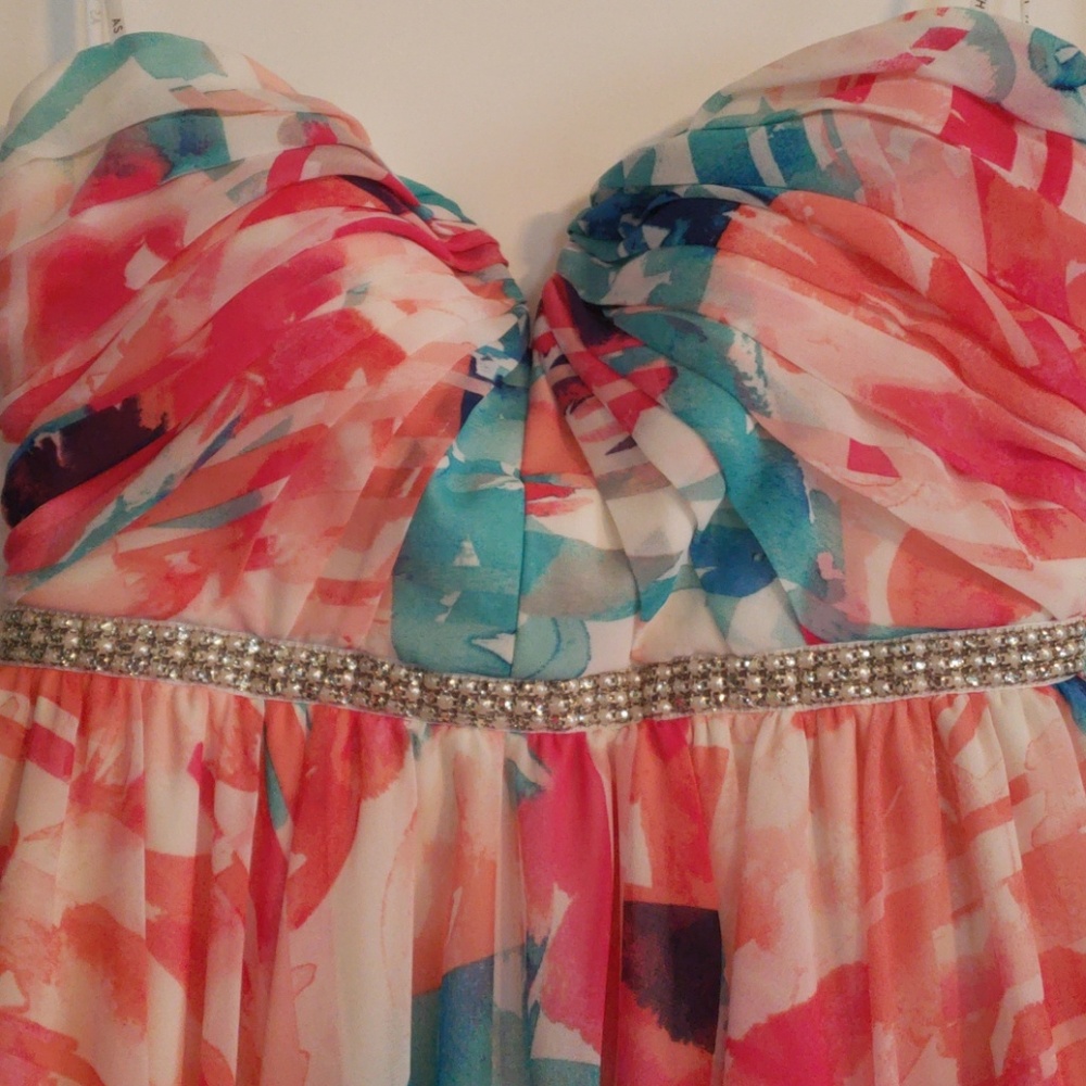 Dress - Picture 3 of 4